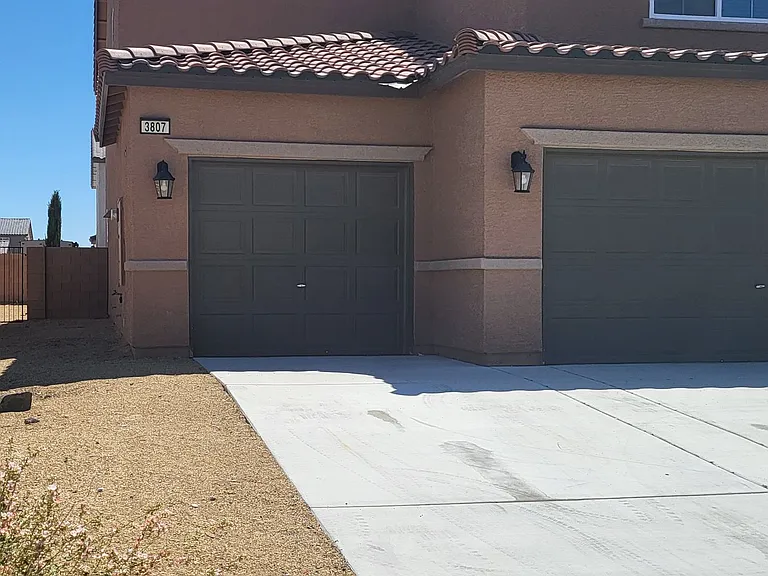 3807 E Summit Ave — Photo 2