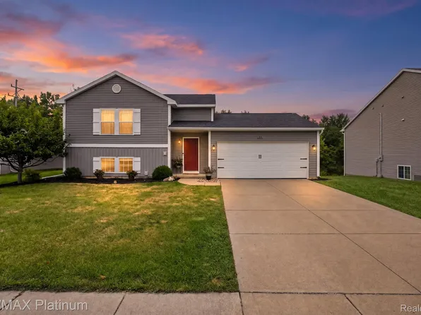 354 Saddlebrook Dr, Linden, MI 48451