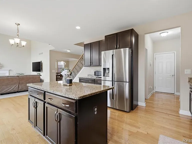 1114 Wales Dr — Photo 15