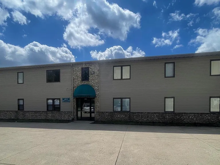 Riverwood Apartments — Photo 9