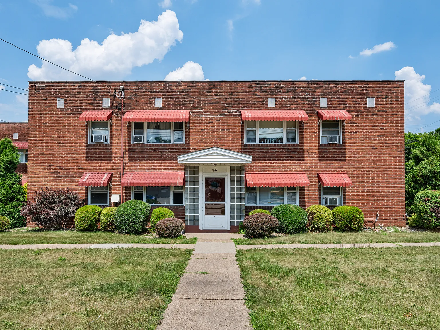 1441 Lincoln Way - B — Photo 2