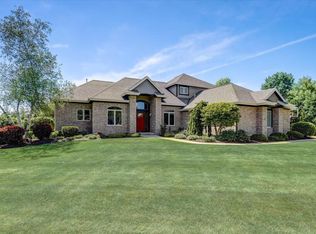 1313 Shelly Ln, Hartland, WI
