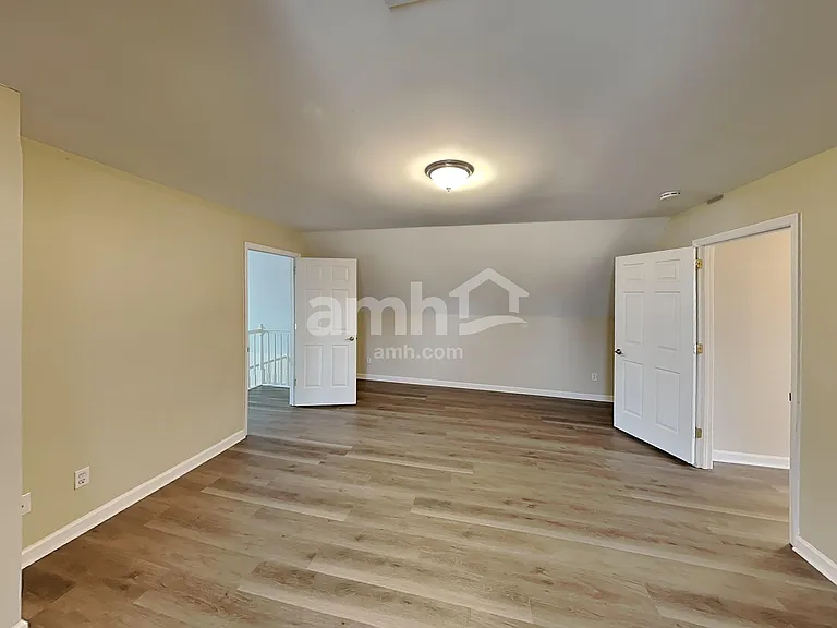 2702 Camden Ct — Photo 18