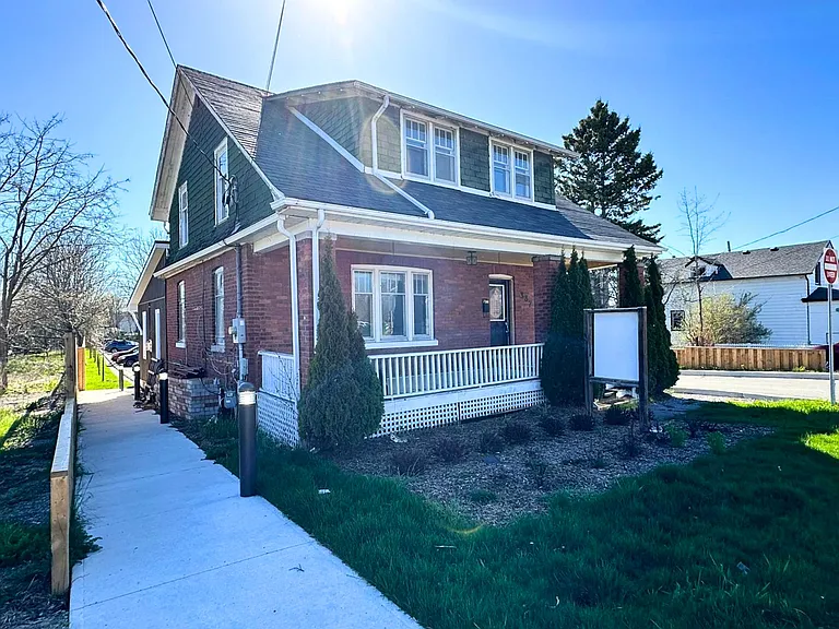 387 William St — Photo 1