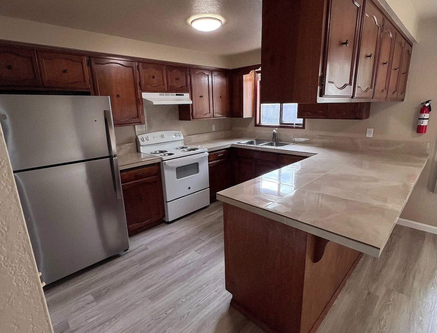 3 bed, 1404 sqft, $2,200 — Photo 4