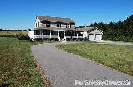 129 Stable Lane : This is a large home with a circle drive located at the end of a culdesac.