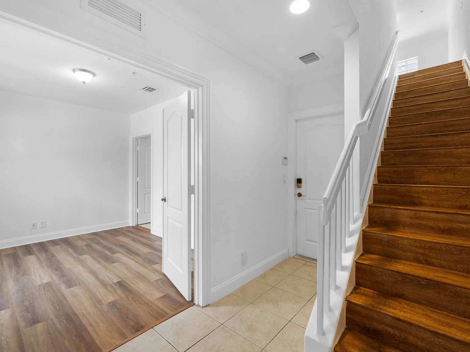 3 bed, 3.5 bath, 1727 sqft, $3,300 — Photo 4