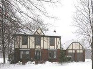 17108 N Brook Trl, Chagrin Falls, OH 44023