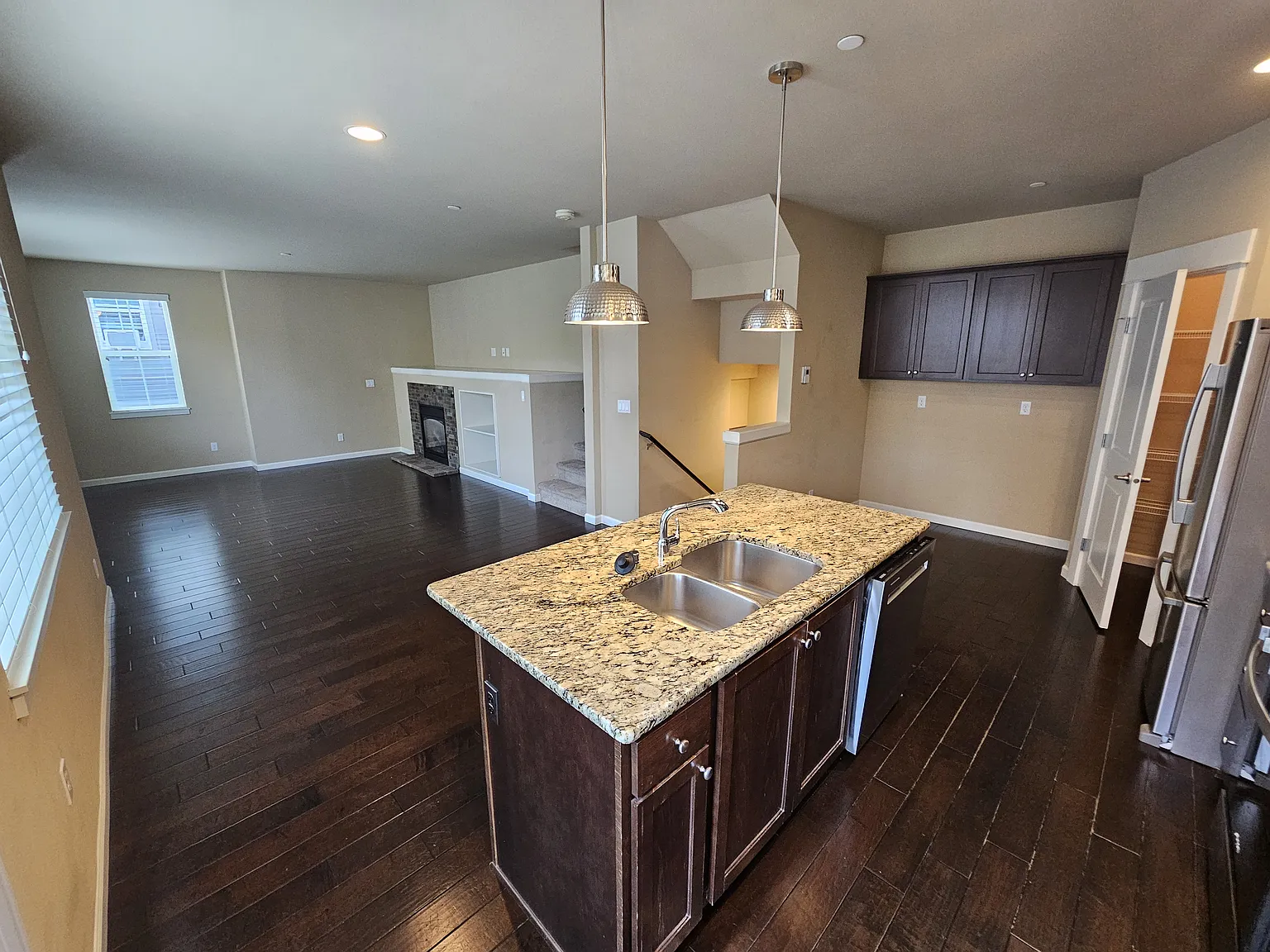 3 bed, 1655 sqft, $3,450 — Photo 4