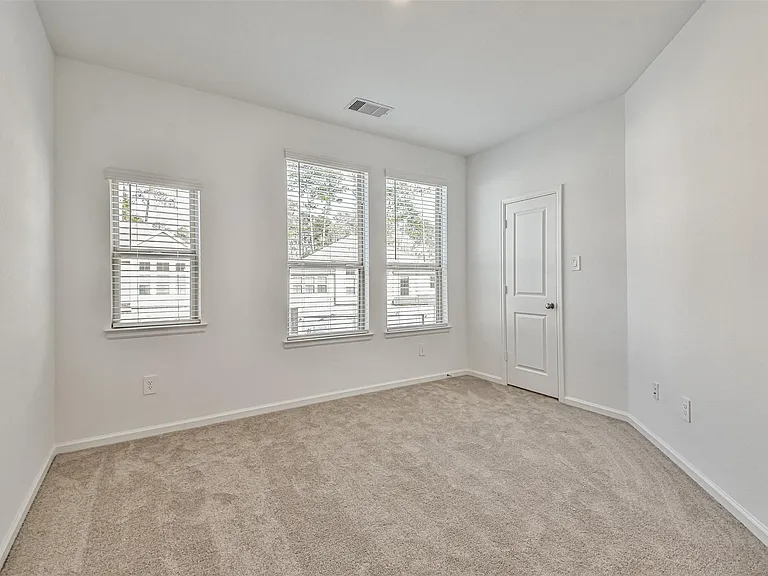 678 Royal Arch — Photo 29