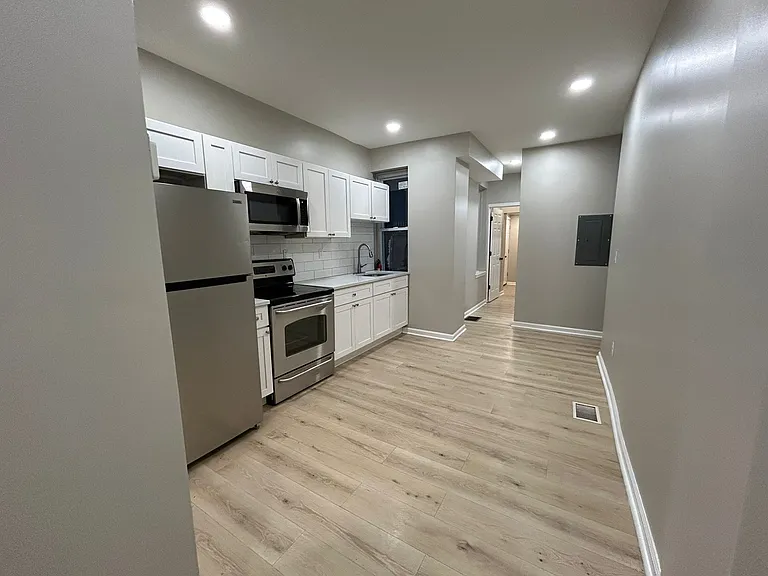 245 W Ontario St #1 — Photo 2