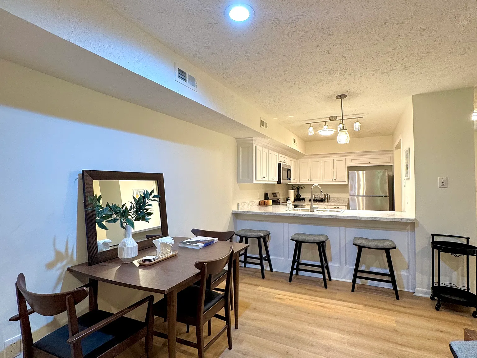 2 bed, 2.5 bath, 1280 sqft, $2,300 — Photo 4