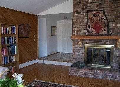 Entryway to livingroom