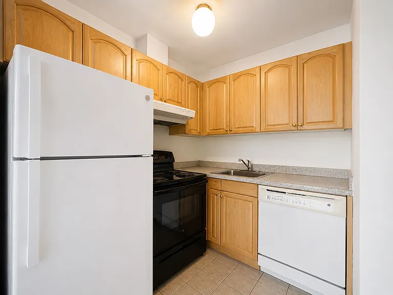 245 Anderson St #4C — Photo 4