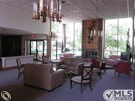 CLUBHOUSE SITTING AREA