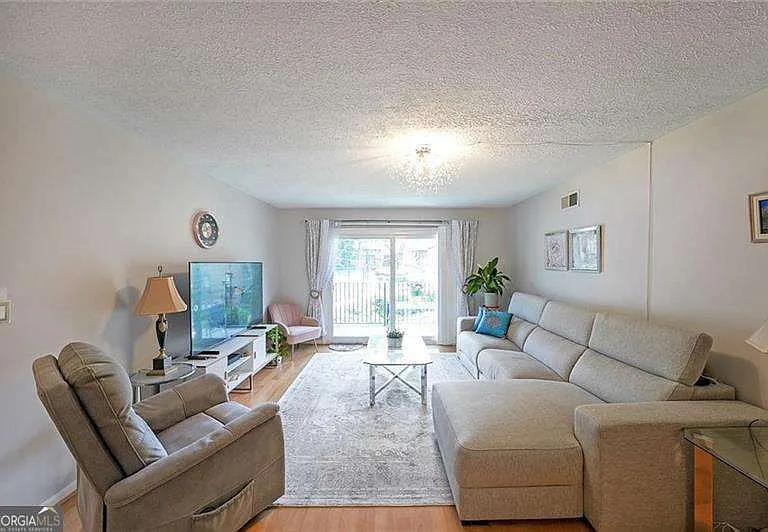 6851 Roswell Rd #O3 — Photo 9