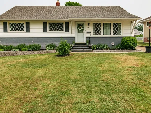 2391 Stanford Dr, Wickliffe, OH 44092