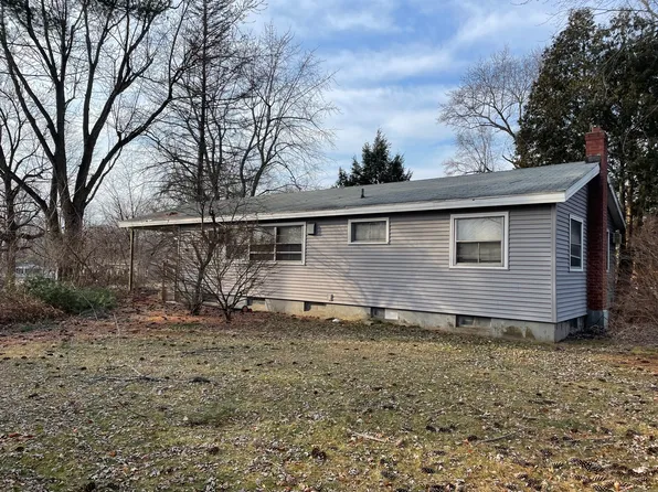 30 Flag Court, Enfield, CT 06082