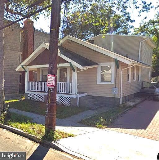 2nd image of 4519 Gault Pl NE