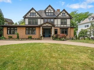 41 Edgecliff Rd, Carnegie, PA 15106