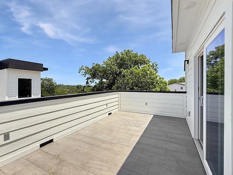 122 S Walters St — Photo 9