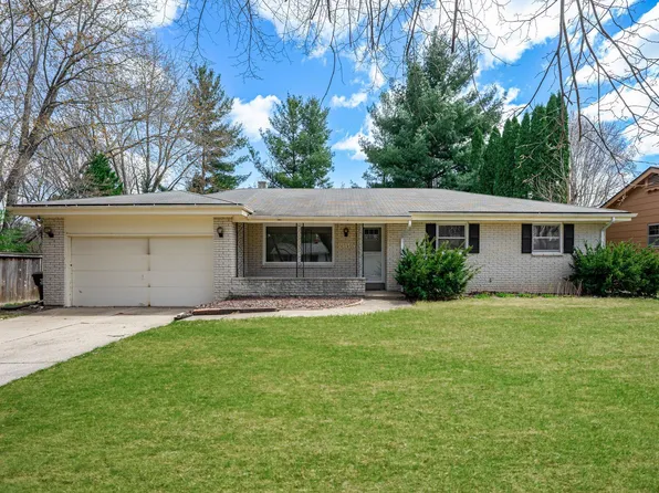 2815 Bordeaux Dr, Rockford, IL 61114