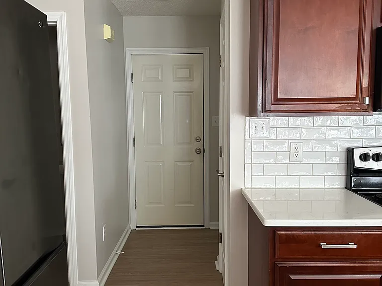 421 Holly Ln — Photo 8