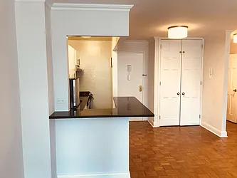 Rented by Metropolis Real Estate of Manhattan