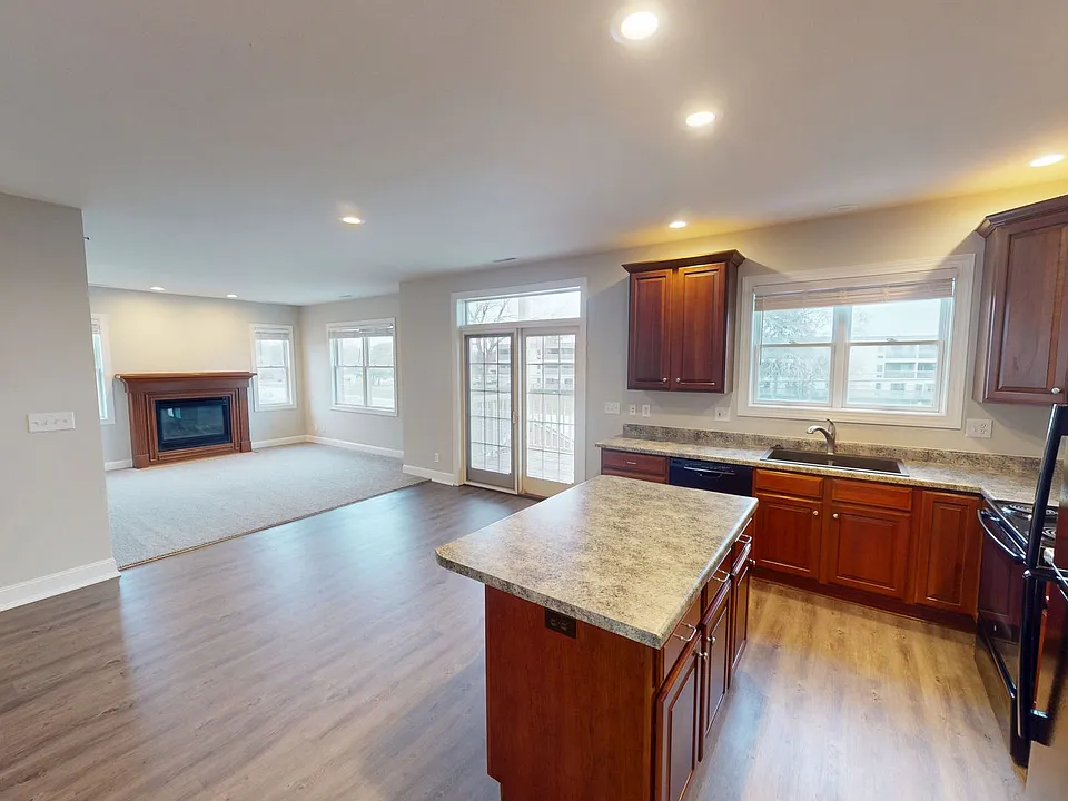 2803 Heathrow Dr