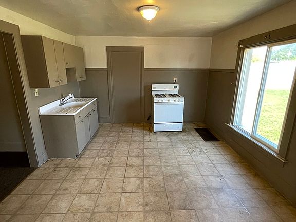 4th image of 1001 N Saginaw St #Fb7ec879b