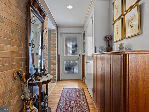 4th image of 905 Heathdale Ln