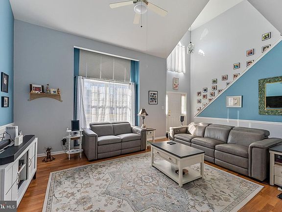 3rd image of 58 Irving Ct