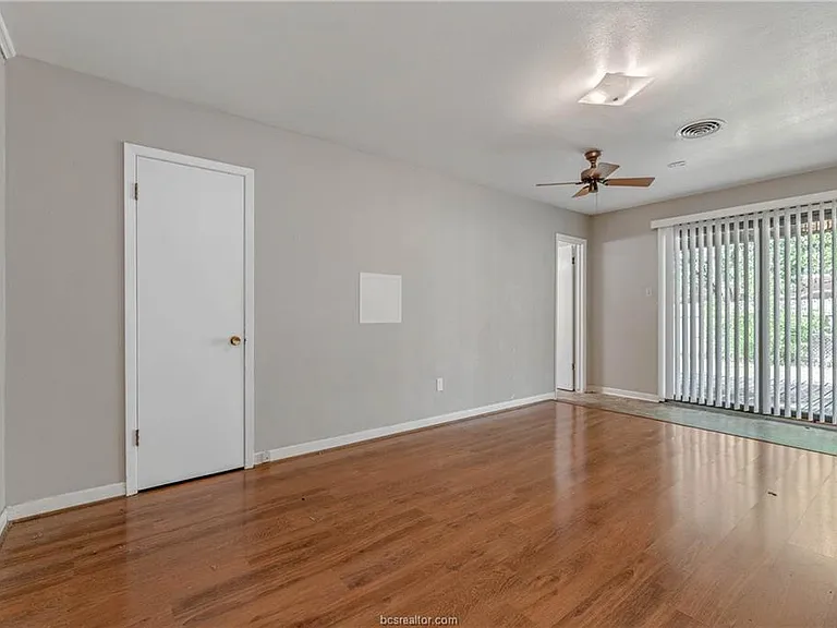 902 Holik Dr — Photo 14