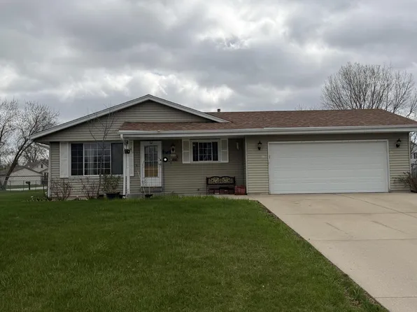 6006 S 31st St, Greenfield, WI 53221