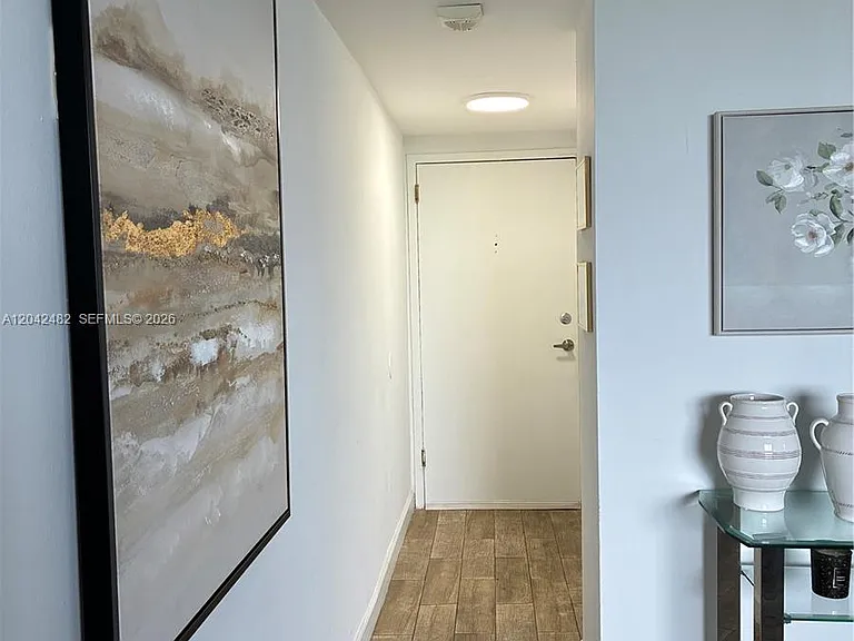 2000 NE 135th St #710 — Photo 6