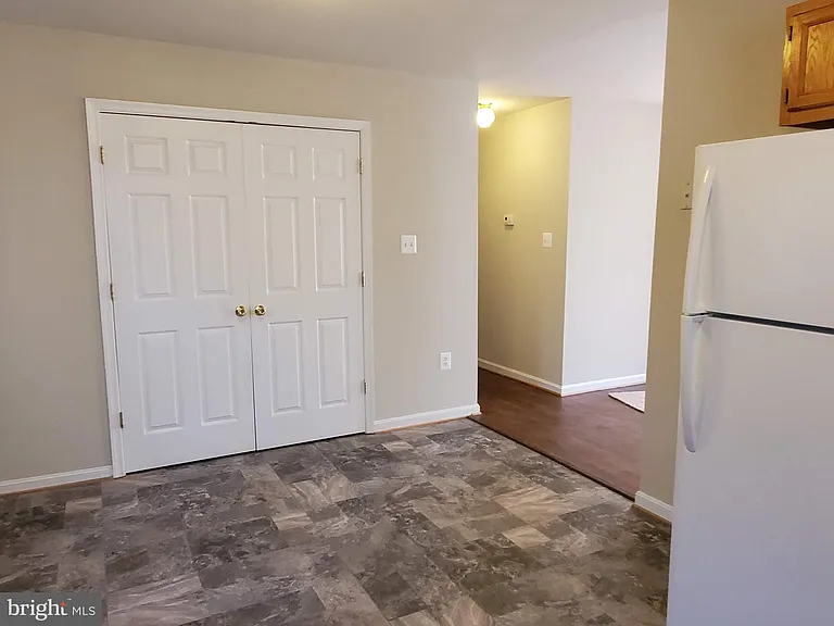 184 Aberdeen Dr — Photo 4