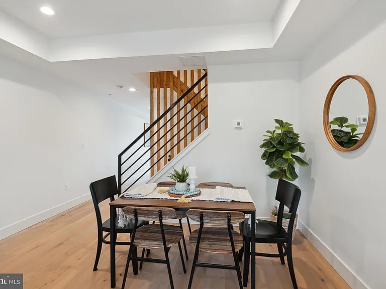 1207 Dellwood Ave — Photo 9