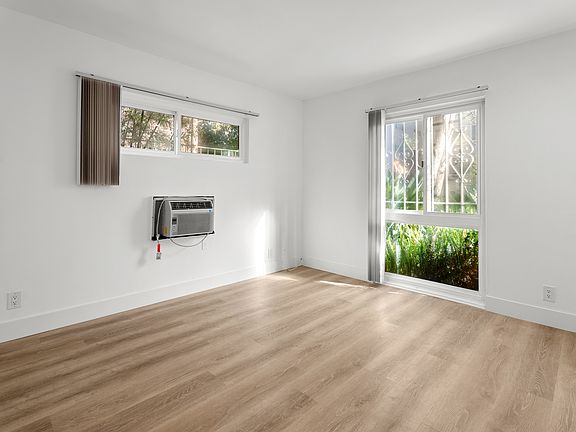 5th image of 535 Kelton Ave #1