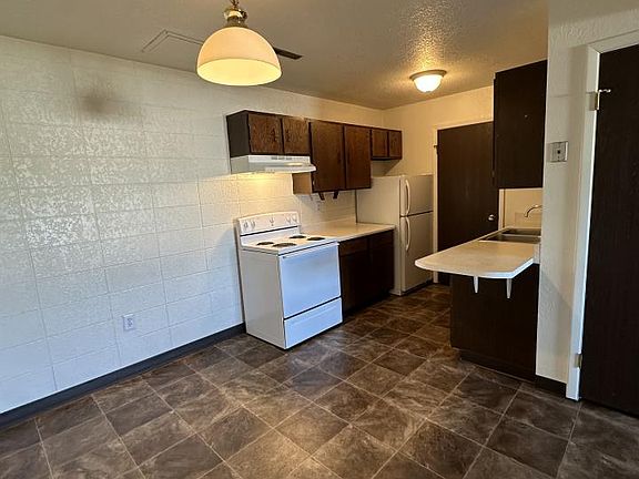 5th image of 1141 28th St W #13