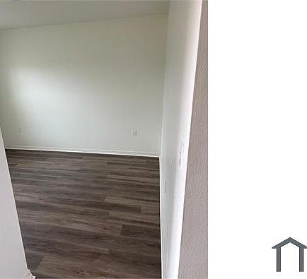 3rd image of 579 NW North Macedo Blvd