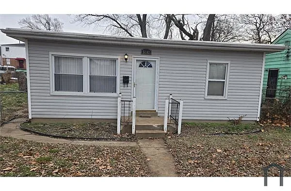5742 Higgins Ave photo 1