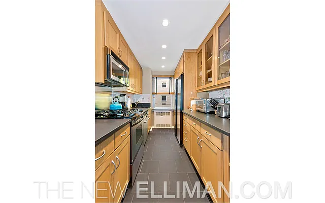 Sold by Douglas Elliman | media 18