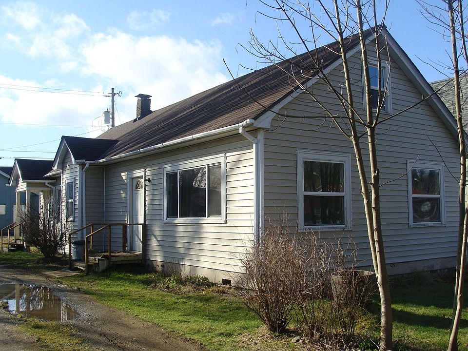 Home sits back on the lot for privacy