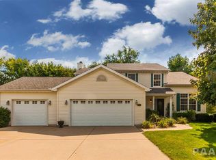 208 Elizabeth Pointe Dr, Metamora, IL 61548