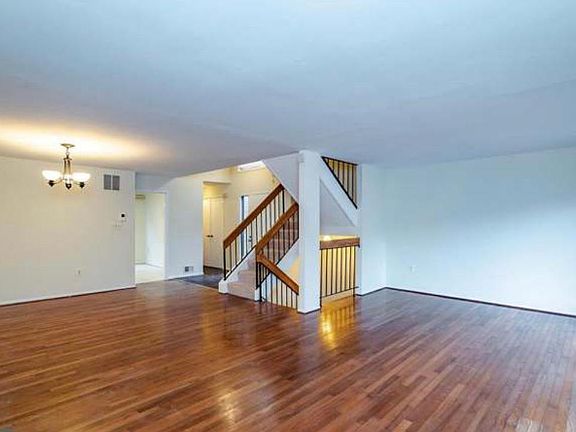 5th image of 3138 Eakin Park Ct