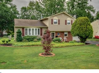 1087 Valley Rd, Warminster, PA 18974