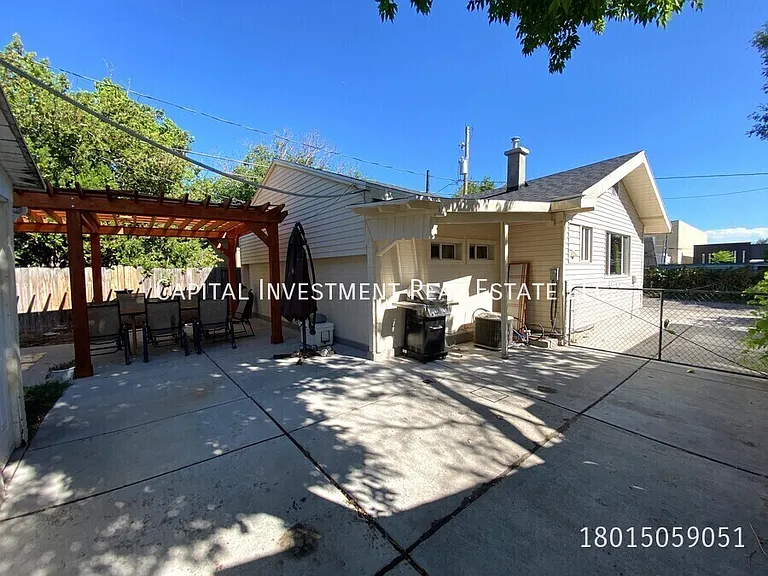 777 E Redondo Ave — Photo 18