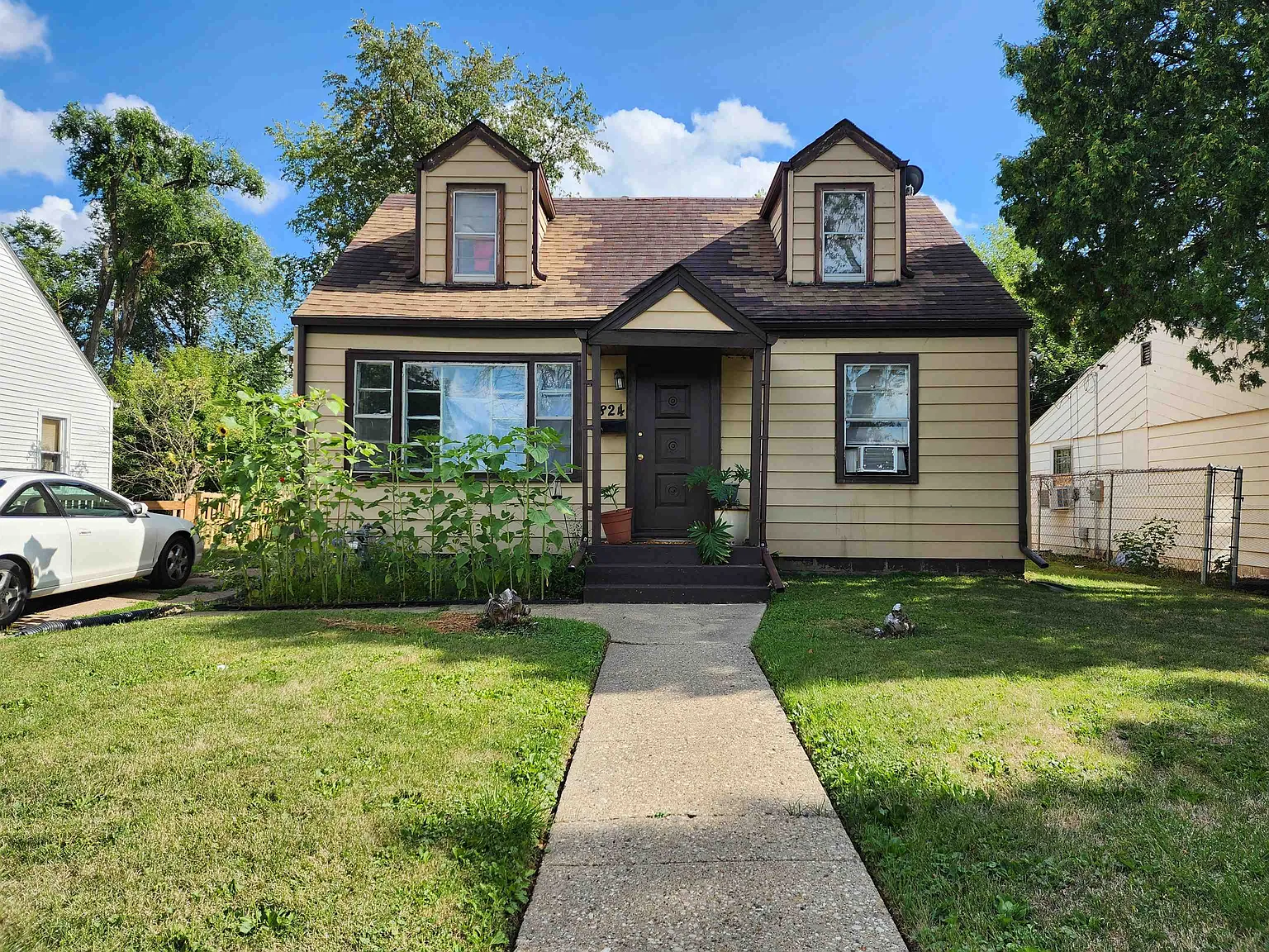 1824 Loomis St photo 1