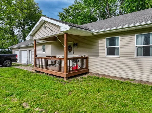 511 C St, Deepwater, MO 64740