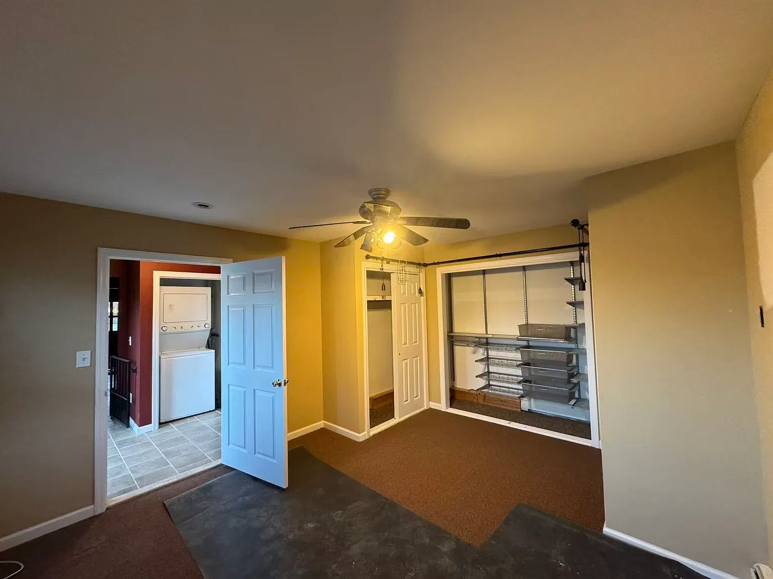 Serpentine Ln, Levittown — Photo 2